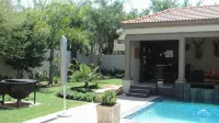 Casa Flora Guesthouse - Pools