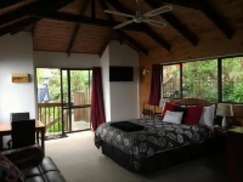 Grafton Cottage & Chalets Hotels in Thames
