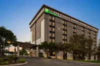 Holiday Inn Express San Antonio-Airport