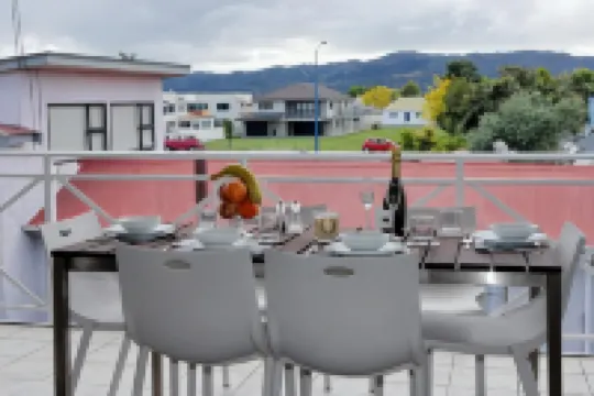 Crow's Nest Apartments