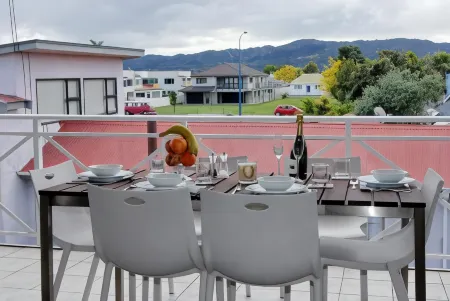 Crow's Nest Apartments