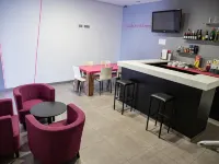 Alix Boutique - 4-Star