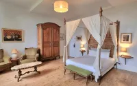 Château Fleur de Roques - Puisseguin Saint Emilion Hotels in Coutras