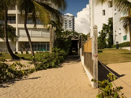 Plaza Real Resort Отели рядом с достопримечательностью «Playa Juan Dolio»