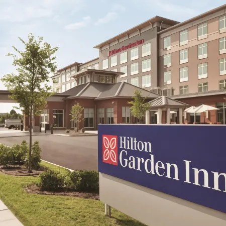 Hilton Garden Inn Boston Logan Airport Отели рядом с достопримечательностью «Парусник Конститьюшен»