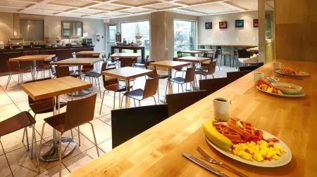 Best Western Plus Regency Inn  Conference Centre Отели в г. Aldergrove