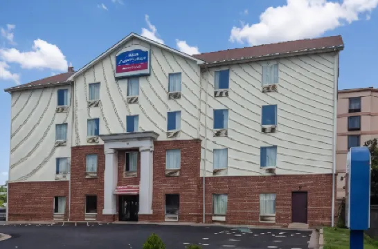 Howard Johnson by Wyndham Airport