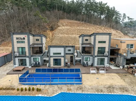 Taean Sea Sunset Pension Отели в г. Тхэан