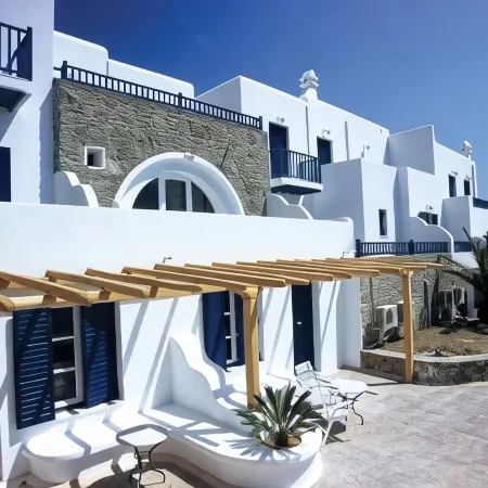 Kouros Hotel & Suites