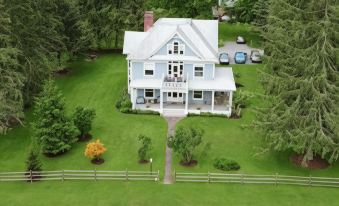 Laurel River Club Bed & Breakfast or Lrcbnb