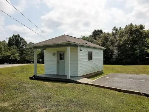 Holiday Travel? Relax, Clean, Beautiful Lakefront. Grab Your Love and Visit! Hotels in North Shore