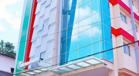 Everbright Hotel Ambon Отели в г. Sirimau