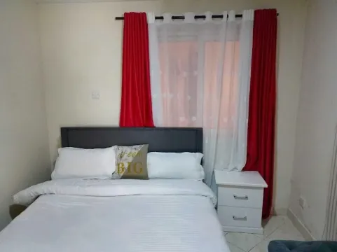 A nice cozy 1 bedroom located within proximity to the airport and city center.