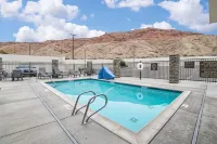 Comfort Suites Moab Near Arches National Park - piscina