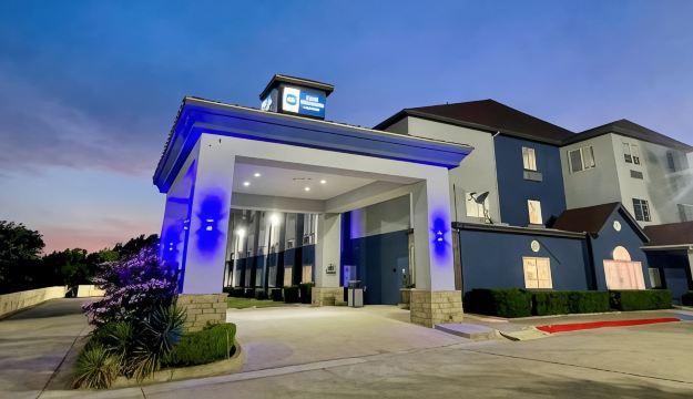 Best Western Roanoke Inn  Suites