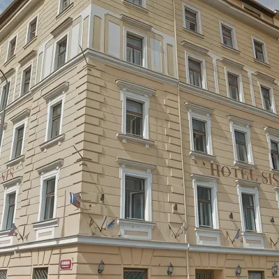 Gallery Hotel Sis Отели рядом с достопримечательностью «Прага 11»