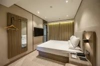 HanTing Hotel (Jilin Railway Station West Square) Hotels in Jilin City