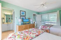 Waterfront Island House #14, Rum Point, Beach, Pool, Bikes, Kayaks, Paddleboards