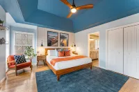 Walk to Beach HotTub FirePit Game room Lake View - Homestays