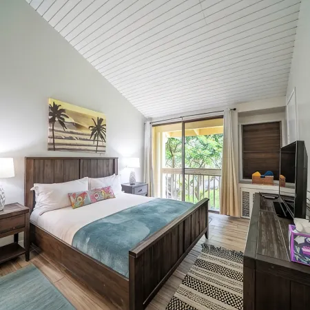 Magnificent Newly Renovated TBay Golf Course Condo