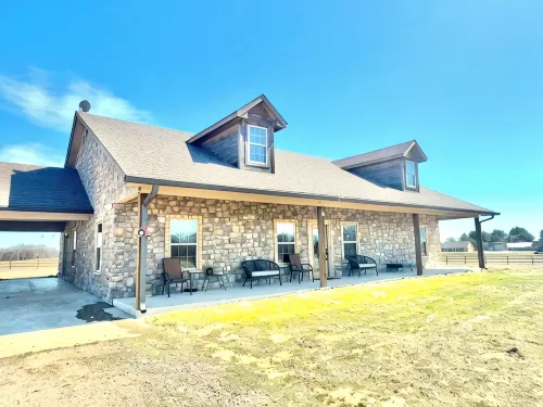 Relaxing Ranch Style Lake House/ Hot Tub Getaway!!! Pet Friendly!!!