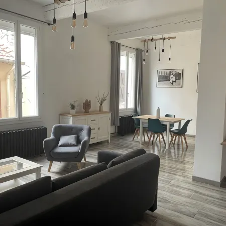 Joli T2 Dans le Centre de Mèze
