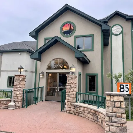 Lake Superior Condo~Whirlpool, Fireplaces, Balcony+Resort Amenties
