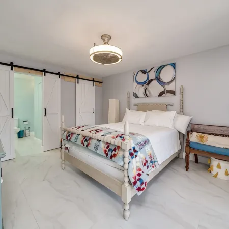 MODERN HOME WITH HEATED POOL! CLOSE TO SAWGRASS MILLS MALL! FLEXIBLE CHECK IN