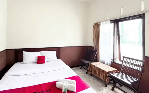 RedDoorz at Penginapan Garuda Batu