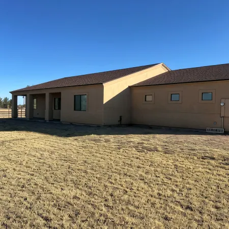 Charming Queen Creeks R6 Ranch 4-bedroom house with WiFi and AC.