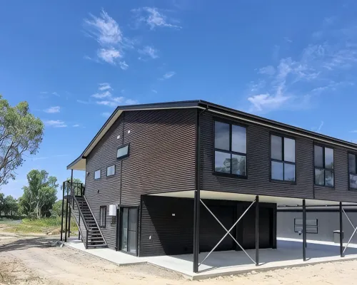 Large home on the water with boat ramp and jetty Hotels in Mannum