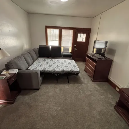 Charming 1-bedroom Duplex with AC, WiFi, Gym access etc...