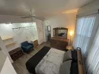 Charming 2-bedroom 1st Floor apartment in lovely Terre Haute with WiFi, AC - 2-نجوم