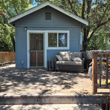 Peaceful retreat in the woods close to town