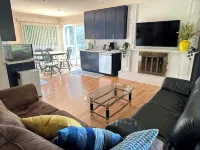 Family Friendly, Bright, & Spacious 3 Bed 2 Bath - Wifi