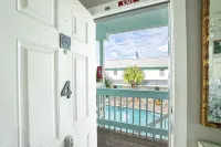 Salty Kisses Seaside Condo just steps to the beach and fishing pier
