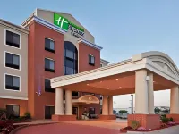 Holiday Inn Express & Suites EMPORIA NORTHWEST by IHG - parking