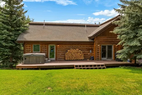 Freshly remodeled 3 bedroom condo with private hot tub!!