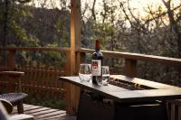 Quirky & Peaceful Yurt Treehouse w/360 Views/Hike/Golf/Lake Laura