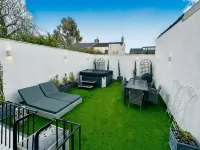 Gloucester Place Townhouse with Hot Tub! - Jacuzzi