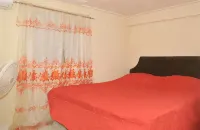 Cozy 2 bedroom  air conditioned 1 bathroom apartment with swimming pool . Hotel di 