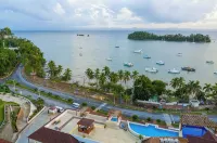 Serene Apartment in Samana, w/view of Bay, pool, gym & WiFi