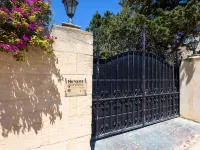 Villa Nirvana - 4 bedrooms (sleeps 8 + 2 kids) Qala village Ξενοδοχεία στην πόλη Qala