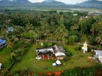 Room In front Beach หาดทรายรี附近的飯店