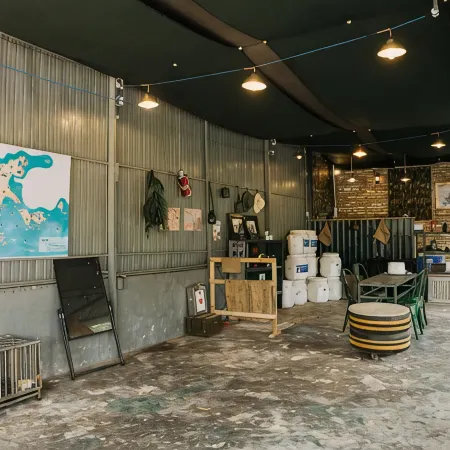 The snail haven pub and stay Отели рядом с достопримечательностью «Пляж Анхай»