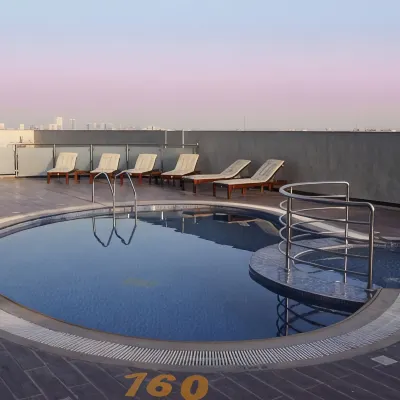 Samaya Hotel Apartment Dubai グローバル・ビレッジ周辺のホテル