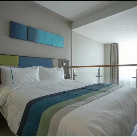 Ease Hotel (Baotou Railway Station Store)