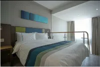 Ease Hotel (Baotou Railway Station Store)