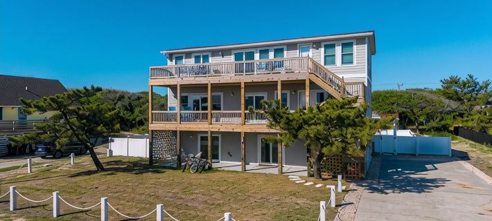 "What A Great Location" - Oceanview Home, Steps to Beach, Bike/Walk To Fun/Food! Hotels in Kitty Hawk