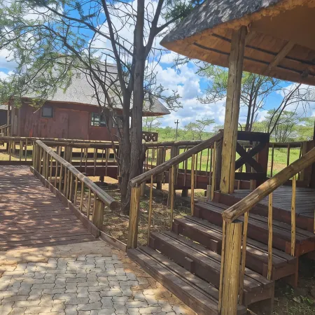 Chobe Lesoma Chalets Hotel